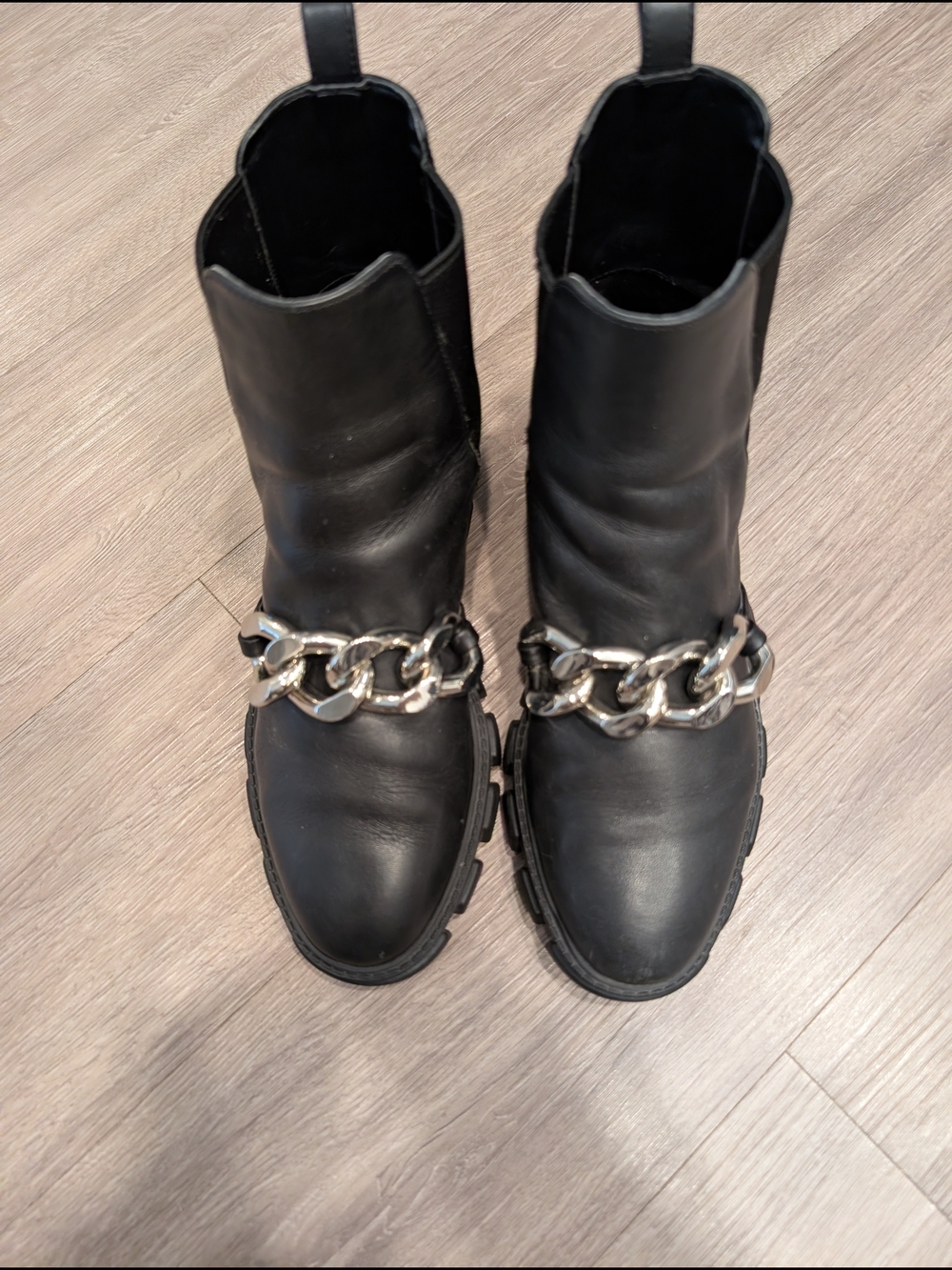 Black Women's Micheel Kors MK Sxarlett Chain-Trim Leather Ankle Boots 7.5
